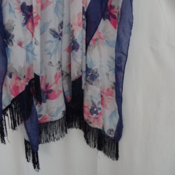 womens shawl/cover up floral pattern OS brand new - Picture 3 of 6